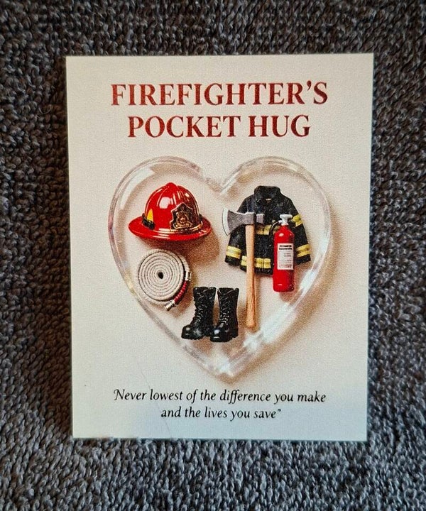 Pocket hug voor een brandweerman