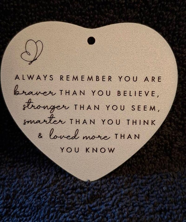 hart, hanger met lieve tekst remember