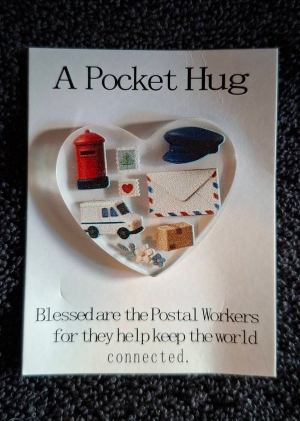 pocket hug voor de post en pakketbezorger