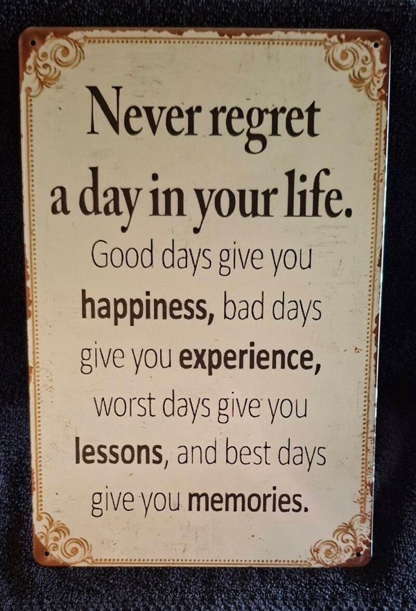 metalen bord, never regret...