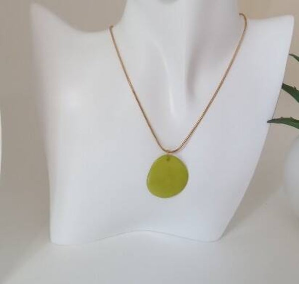 Collier Tagua Vert Lime - Acier Inoxydable Doré