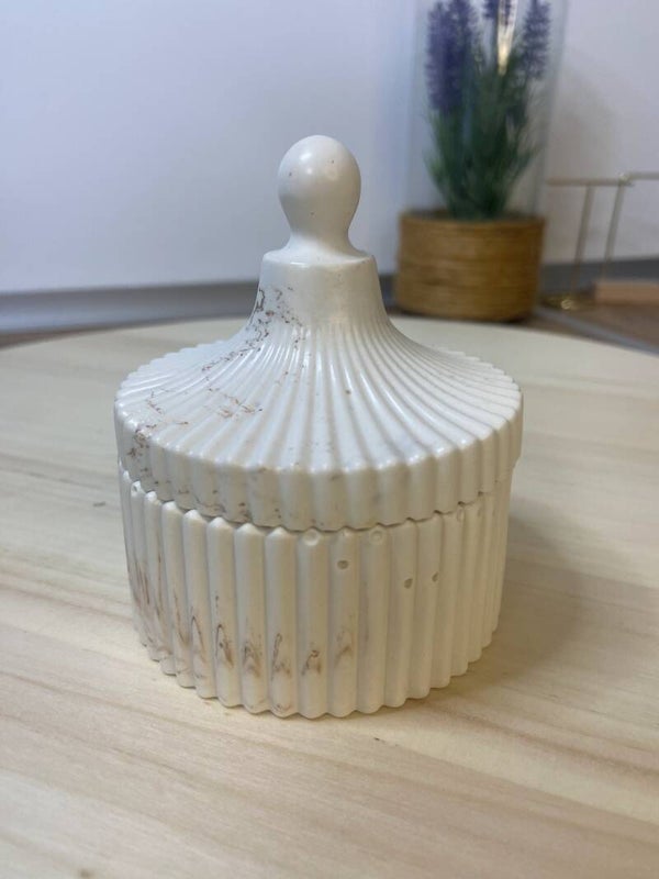 Objet déco  "Boîte canelé"