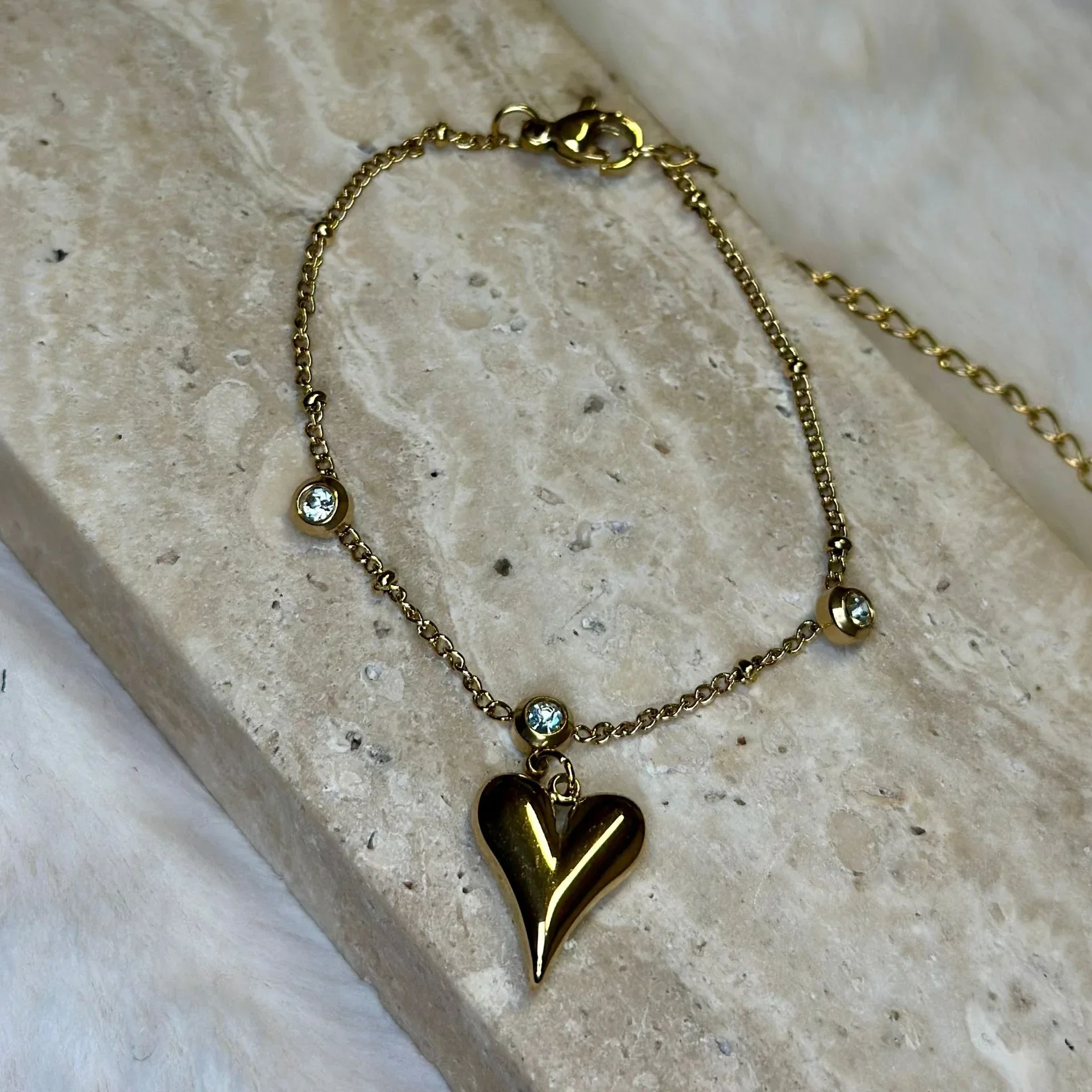 Armband hartjesbedel en diamantjes