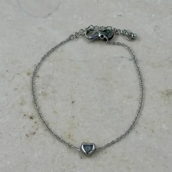 Armband subtiel klein hartje