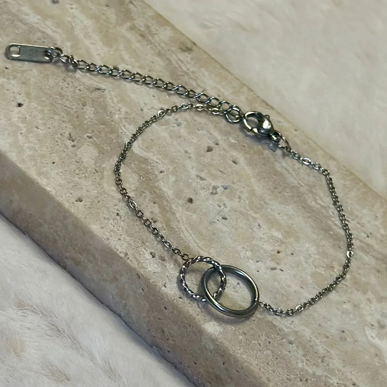 Armband verbonden ringen