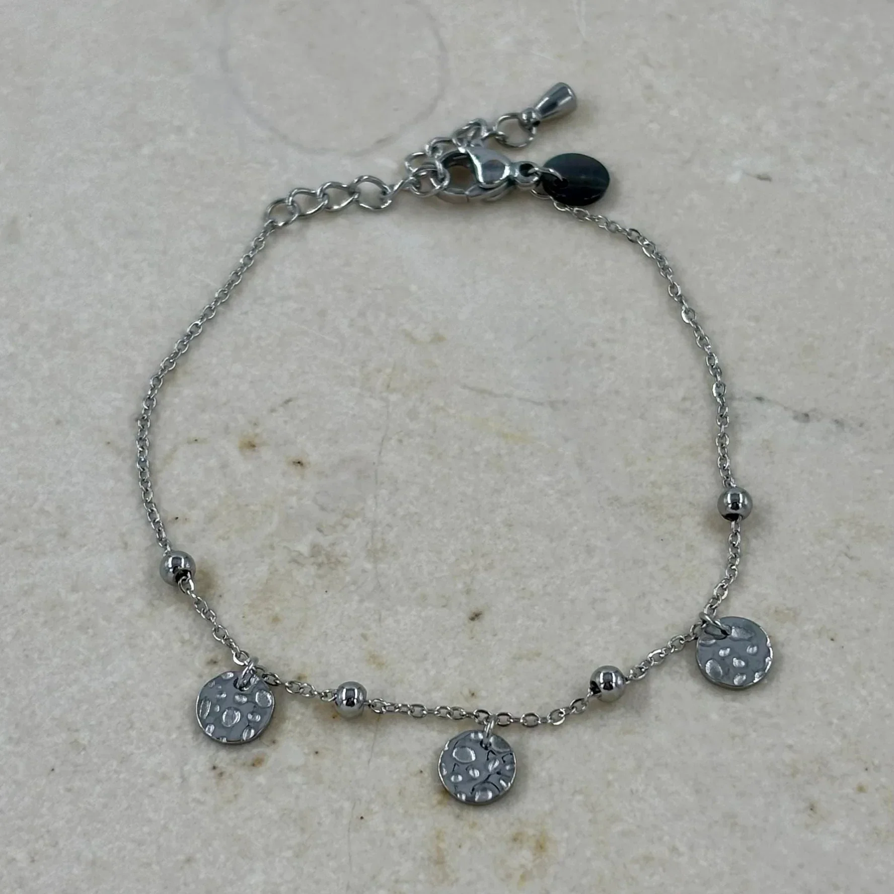 Elegante bedelarmband met muntjes