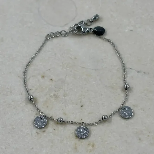 Elegante bedelarmband met muntjes