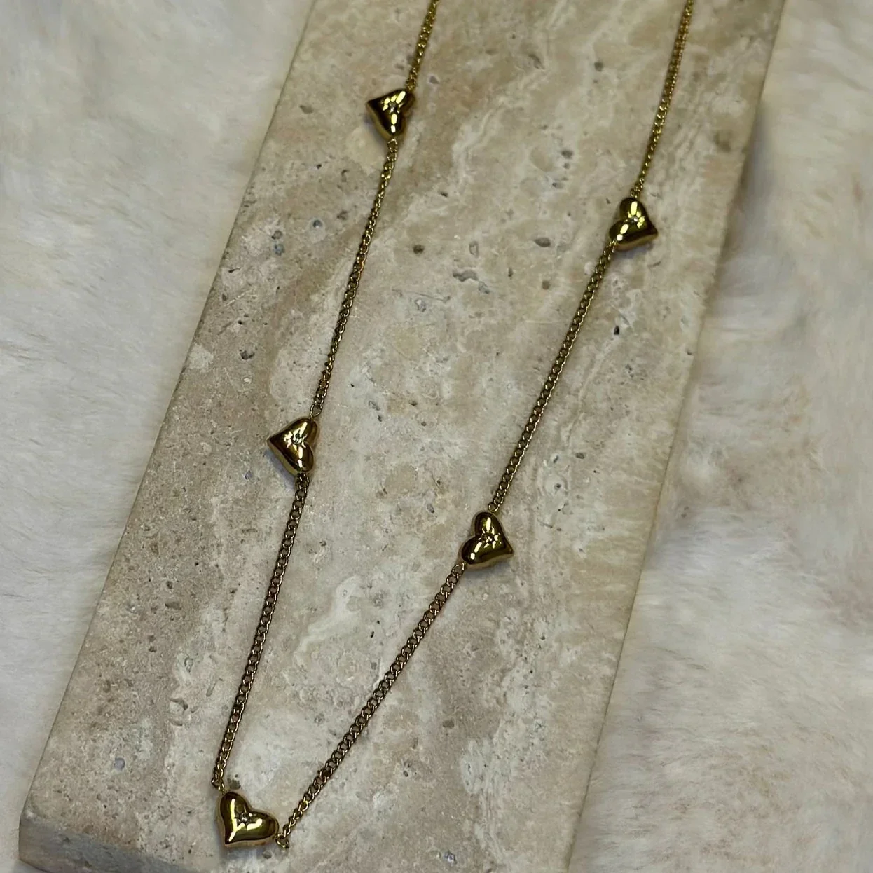 Ketting minihartjes en diamantjes