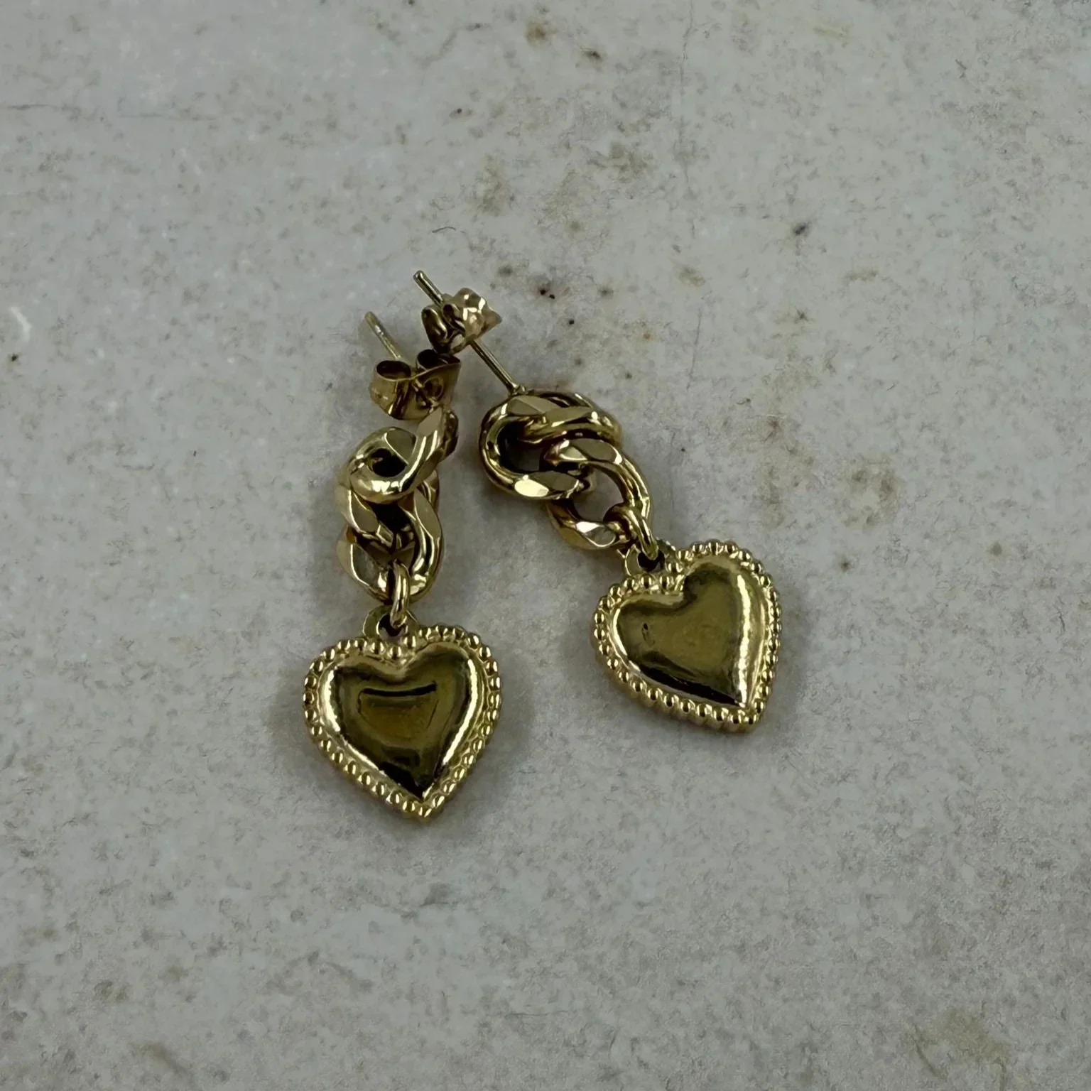 Oorbellen groffe ketting met hartje