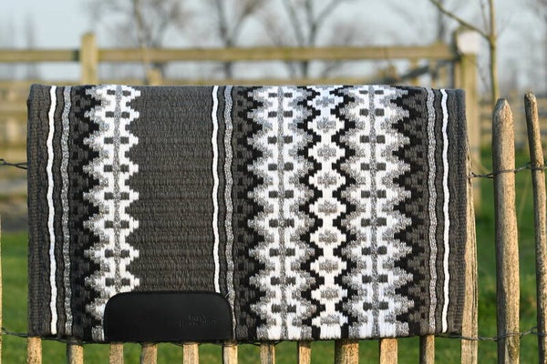 Showblanket - Dark Clouds