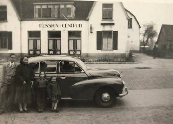 pension "'t Centrum" met Indische repatrianten (1948)