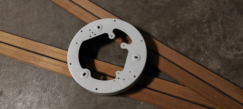 Lame de bois et cercle métallique 