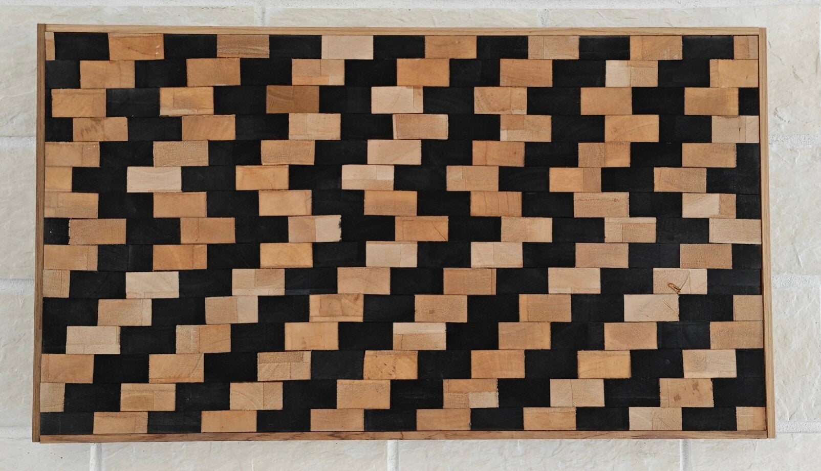 Tableau mural géométrique en bois recyclé (T2) – Balsa et cadre exotique – Pièce unique artisanale