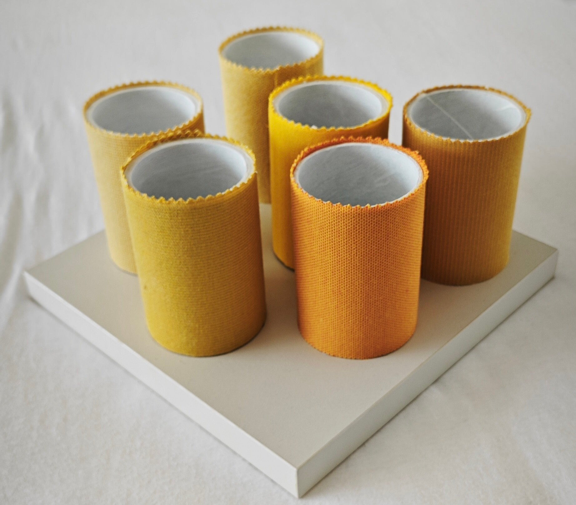 Organiseurs de bureau design en matériaux recyclés : nuances de jaune orange (N° C5)