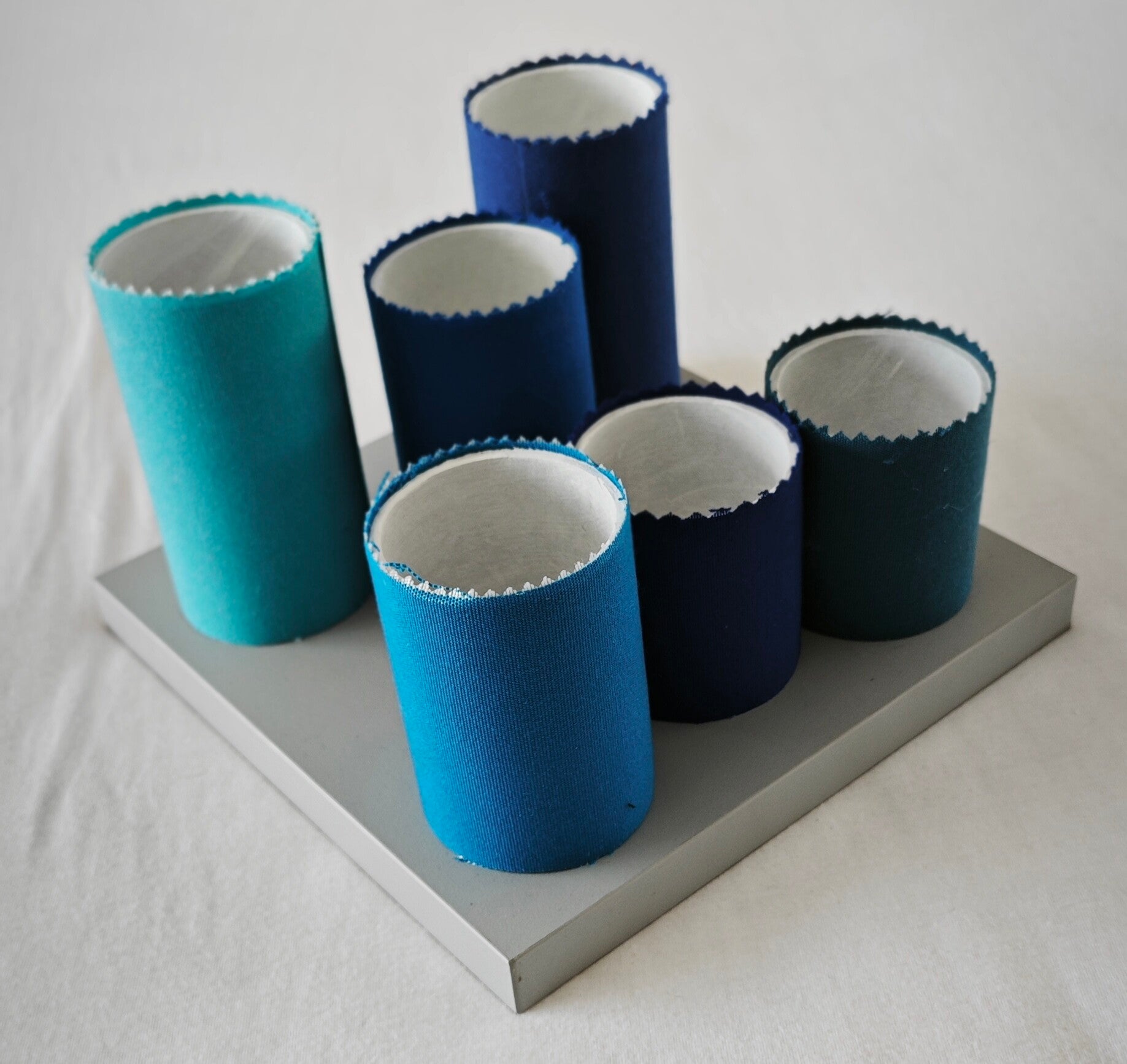 Organiseurs de bureau design en matériaux recyclés : nuances de bleu (N° C7)