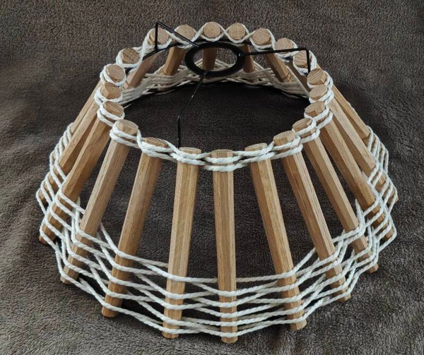 Lustre artisanal en chêne massif et macramé écru (S1) – Suspension bohème écoresponsable – Pièce unique