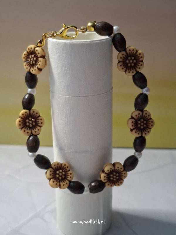 H.AB Houten armband met bloem / wooden bracelet with flower