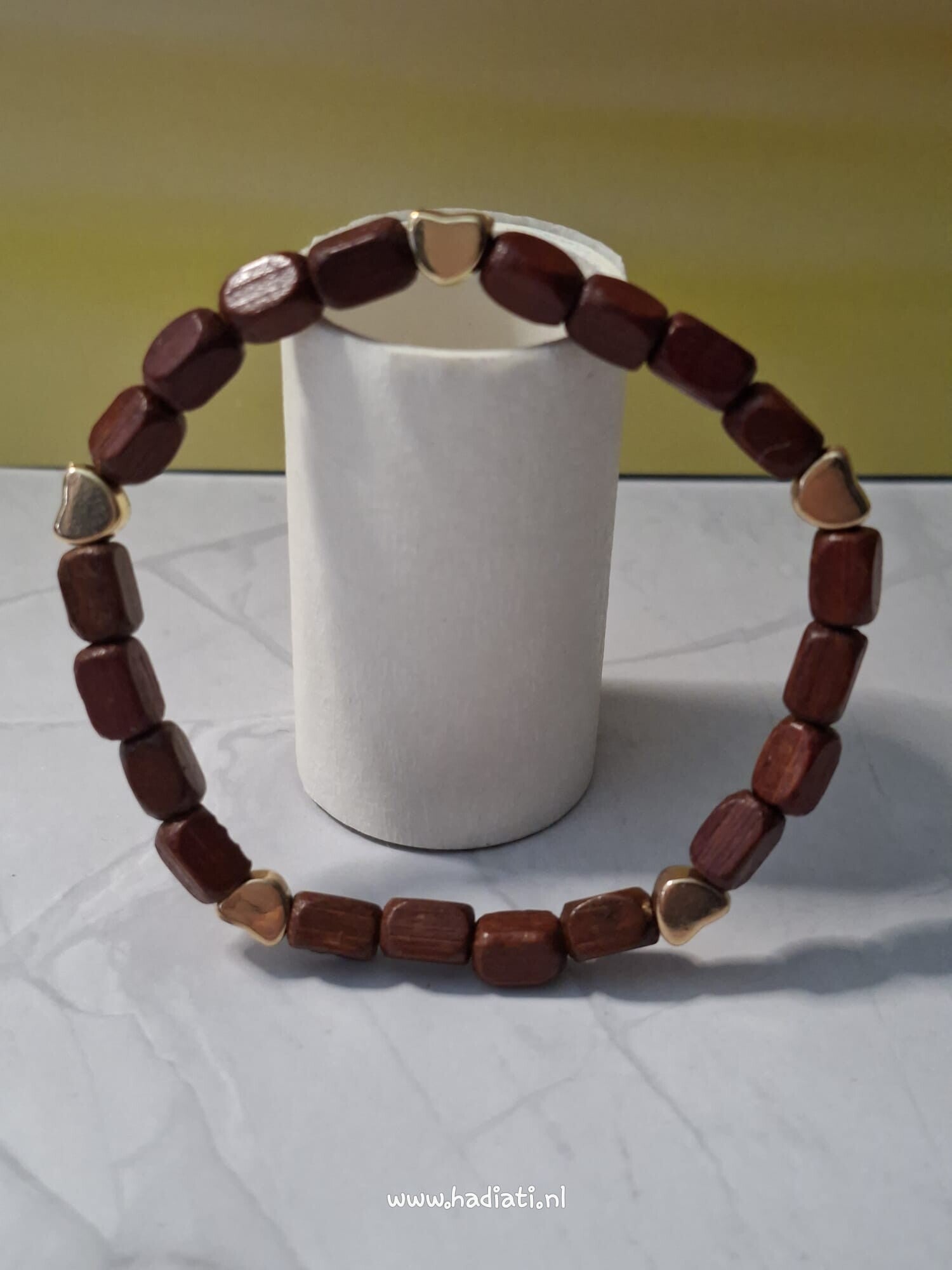 H.AH houten armband met hartjes / wooden bracelet with hearts