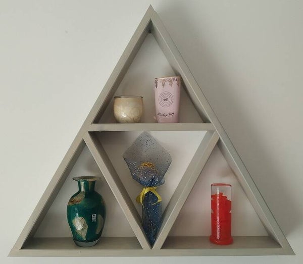 Ράφι τοίχου με τρίγωνο σχέδιο
