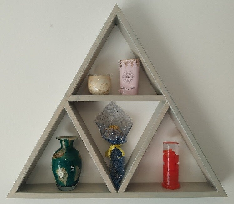 Τρίγωνο ράφι με σχέδιο