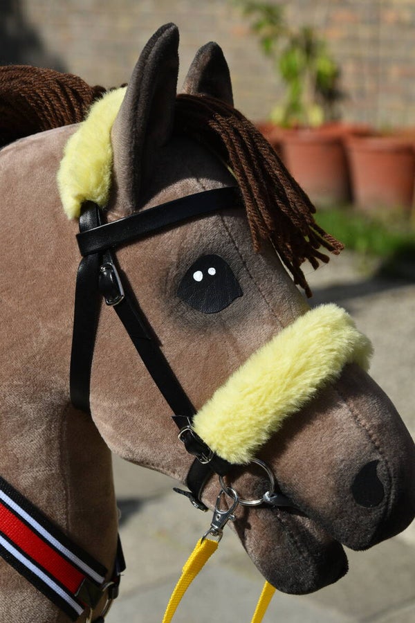 IW fur bridle deal - yellow