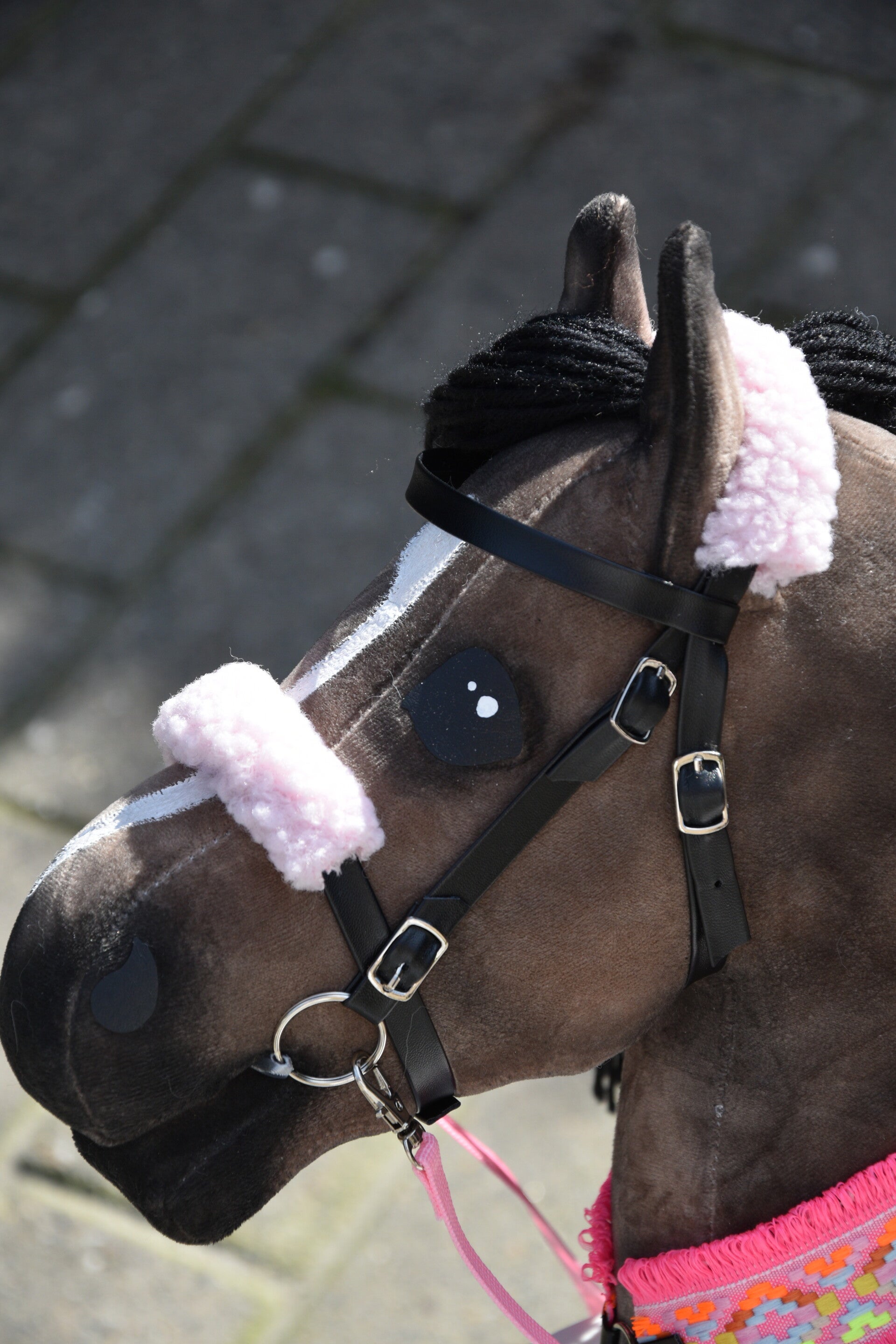 IW fur bridle deal - pink