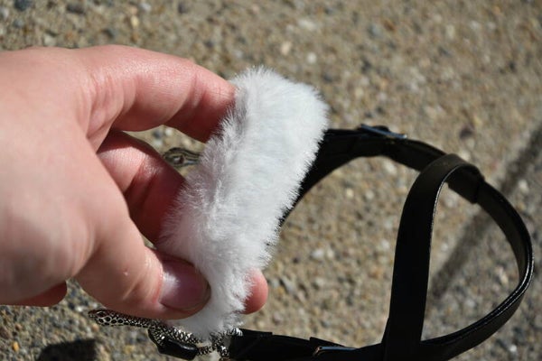 IW foal snake bridle - white fur cirkel