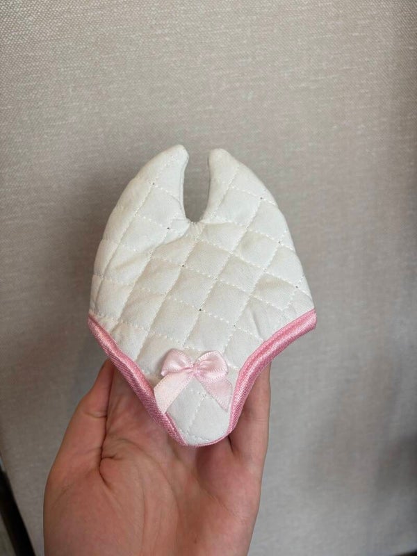 IW earbonnet white- pink bow