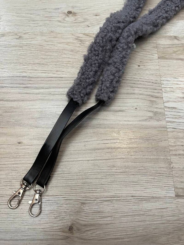IW fur reins grey