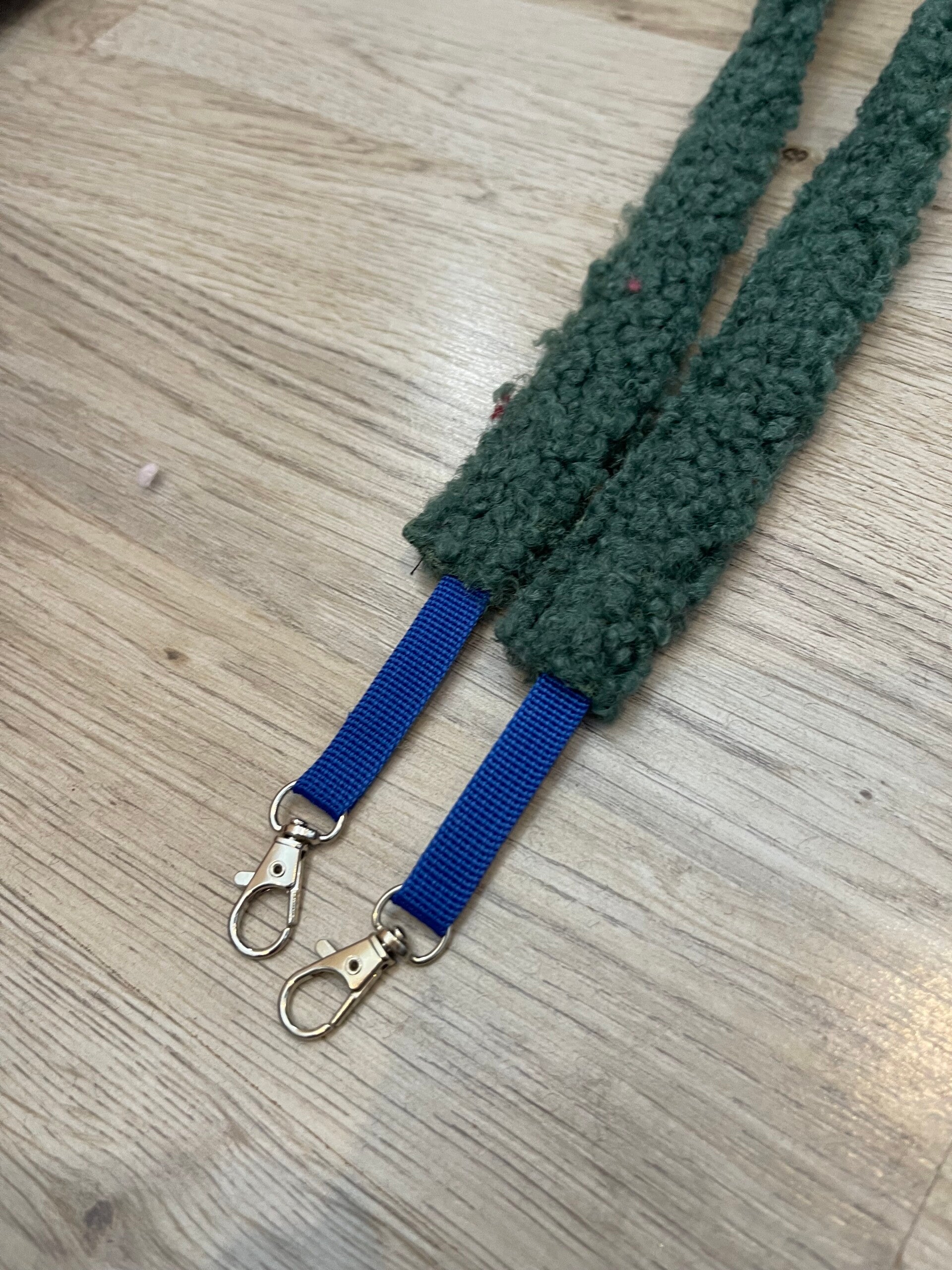 IW fur reins blue-green