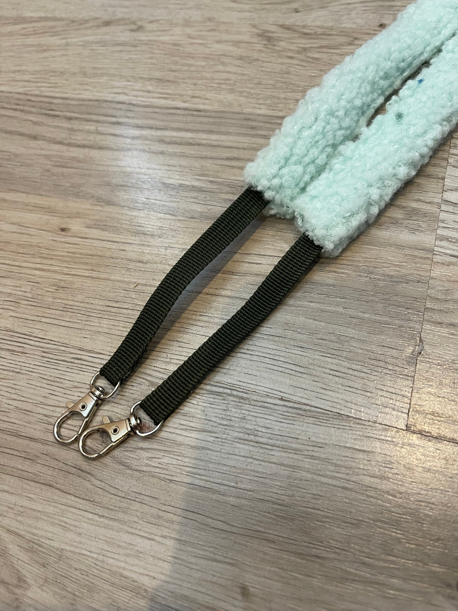 IW fur reins green- mint