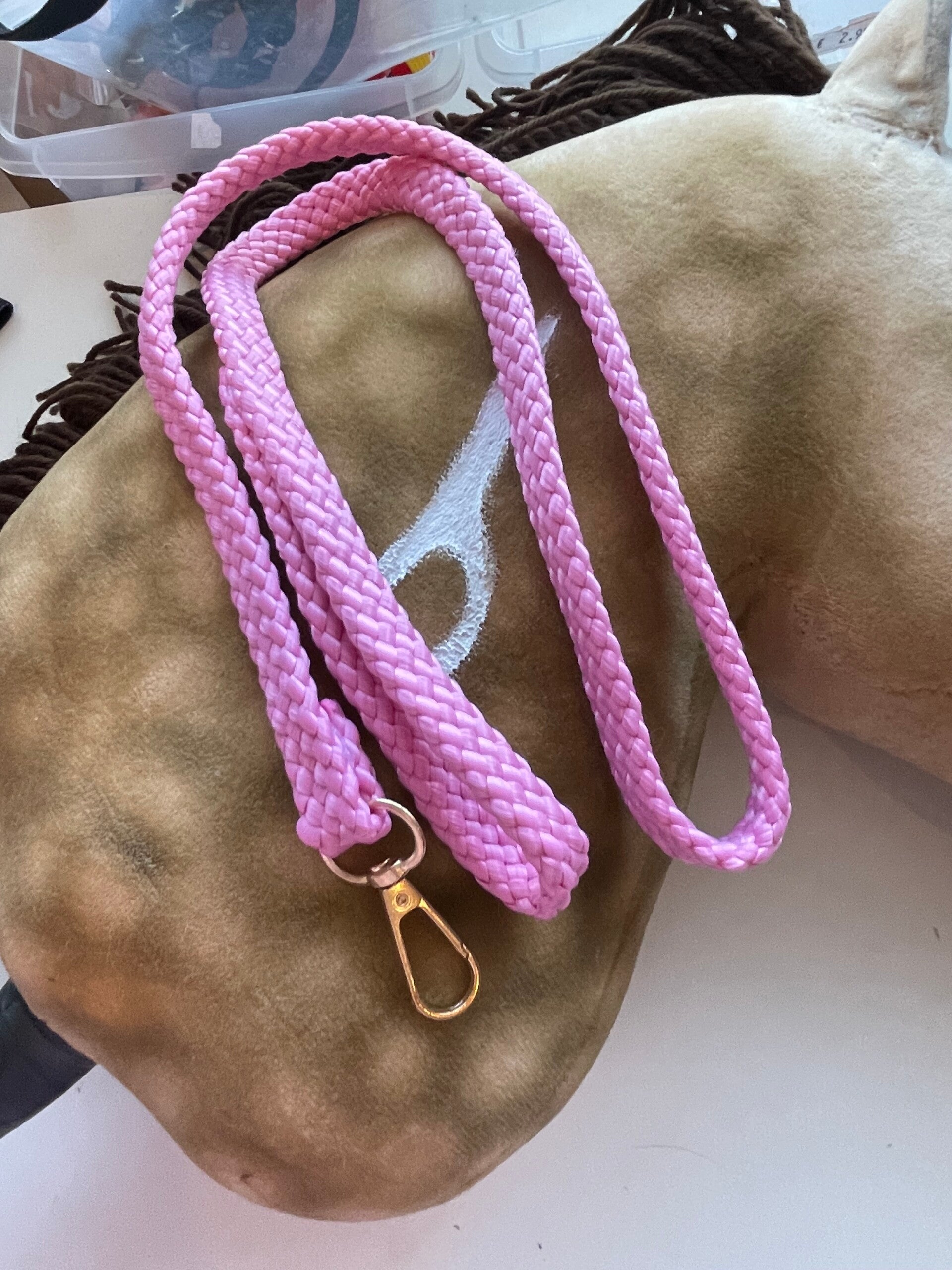 IW light pink leadrope with golden clip