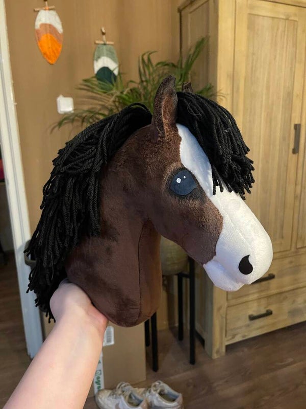 Custom hobbyhorse met hoofdstel