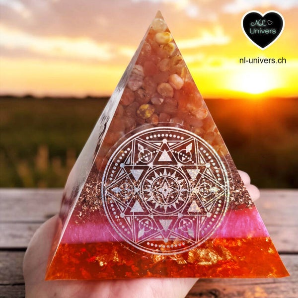 Pyramide orgonite Cornaline avec symbole