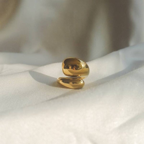 Connected ring goud