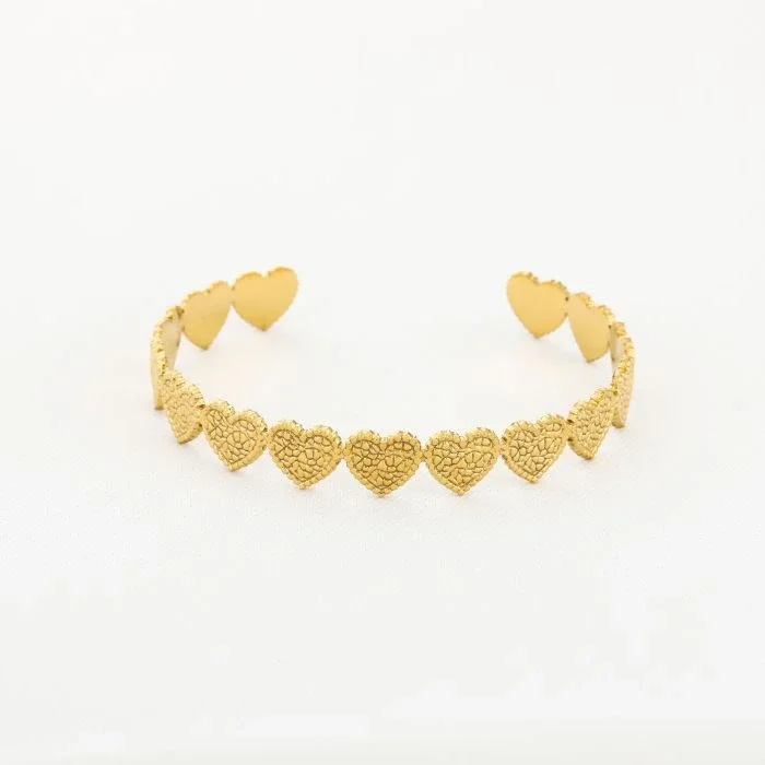 Structured heart bangle goud