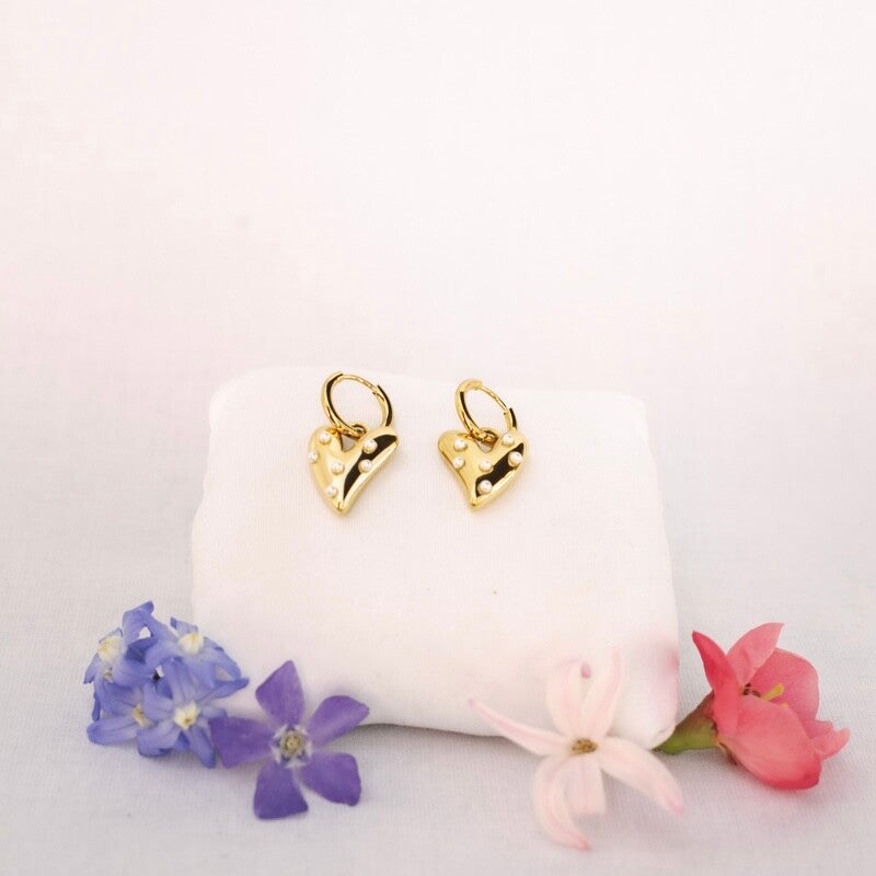 Pearl heart oorbellen goud