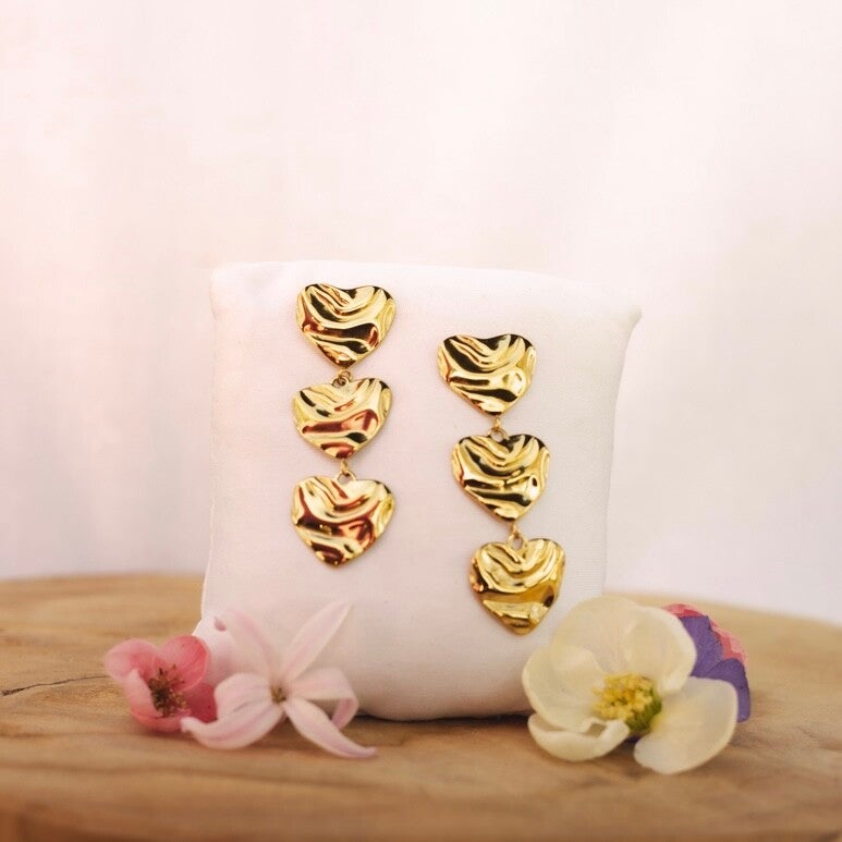 Statement heart oorbellen goud