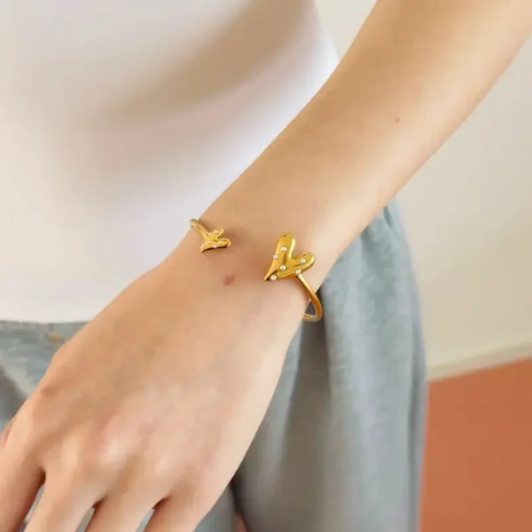 Pearl heart bangle goud