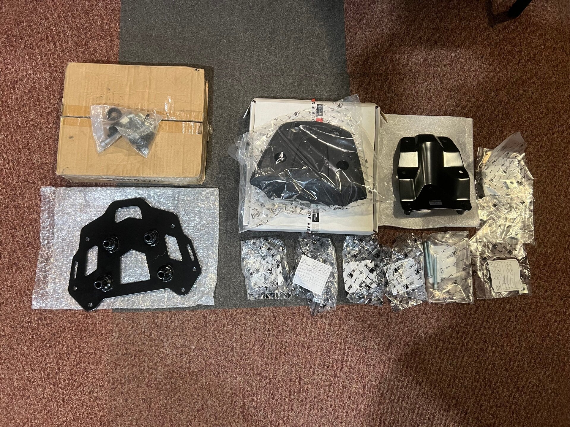 SUPPORT TOP CASE COMPLET PIAGGIO 400 / 500 MP3 SCOOTER PAS CHER