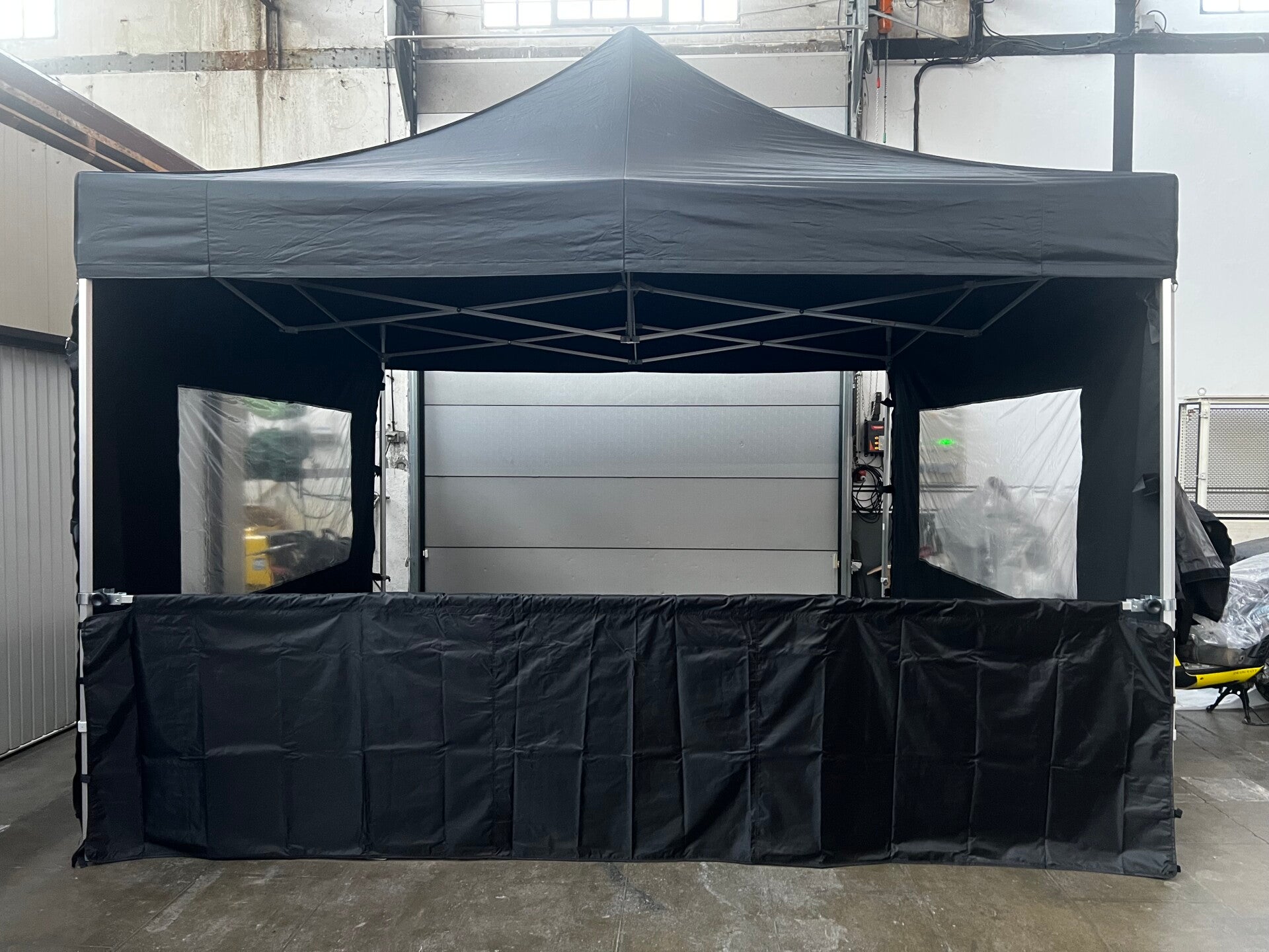 BARNUM TONNELLE TENTE DE PADDOCK  FRANCE BARNUM 4X4m ALU PRO PACK  2 MURS FENETRES  1 MUR PLEIN 1 MUR PORTE GRAND PASSAGE DE QUALITE STRUCTURE PLIABLE ECLAIRAGE NID D'ABEILLE MOTO PAS CHER EXPO ET AUSSI  BIHR 3X3m