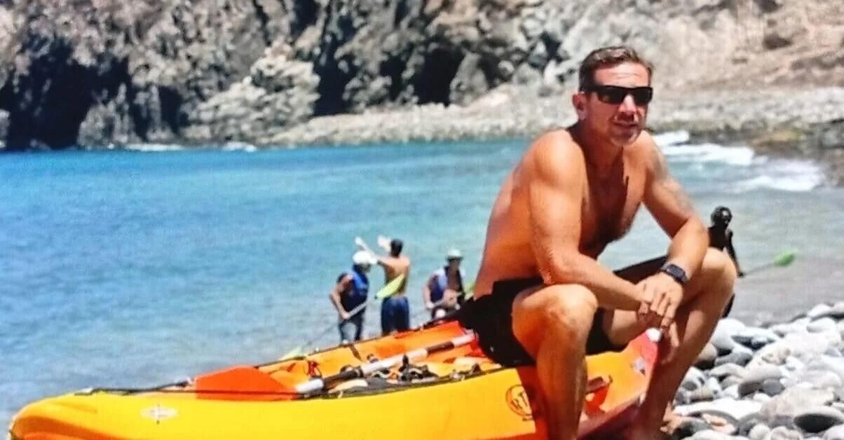 Dymtro kayak guide departing for kayak tour April 15, 2026