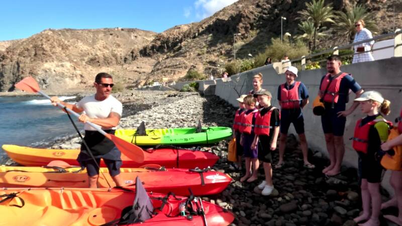 Dmytro explains how to paddle and safety rules before the excursion to Tenerife April 15, 2026