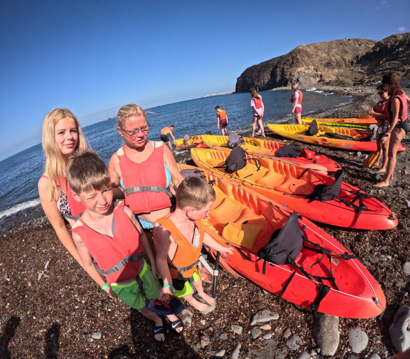 amily leaving Playa La Arenita for a kayak excursion in Tenerife