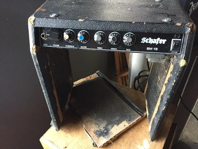 Speaker of versterker behuizing repareren.