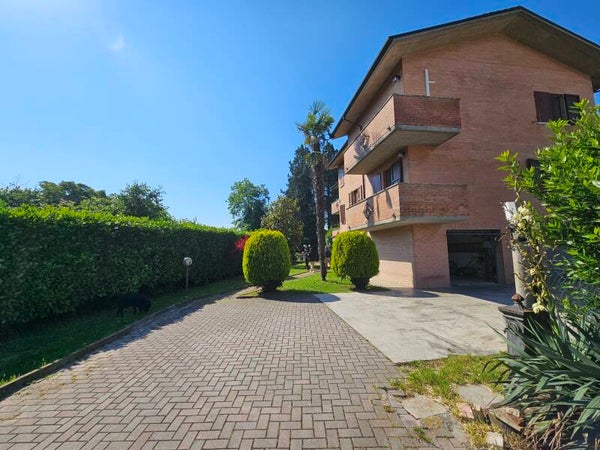 Ampio appartamento in via Giuseppe Fabbri, Ferrara