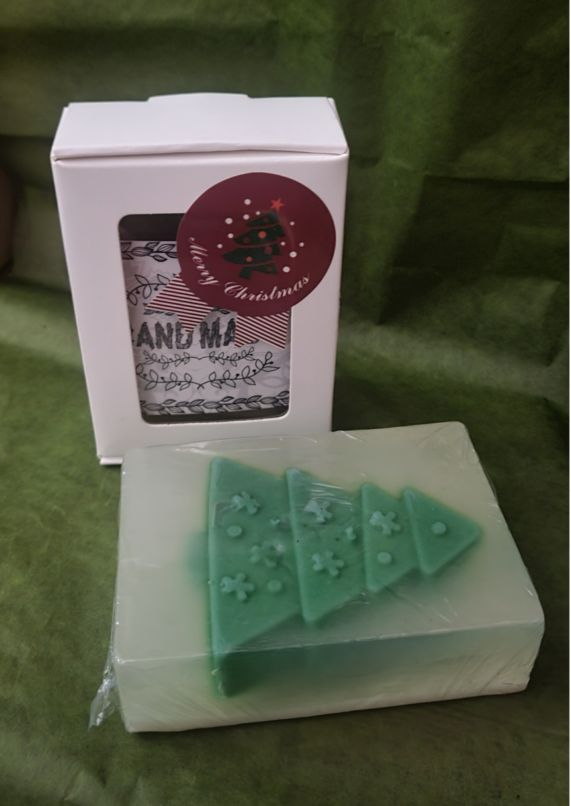 🧼 Savon Artisanal de Noël – Sapin Givré 🎄✨