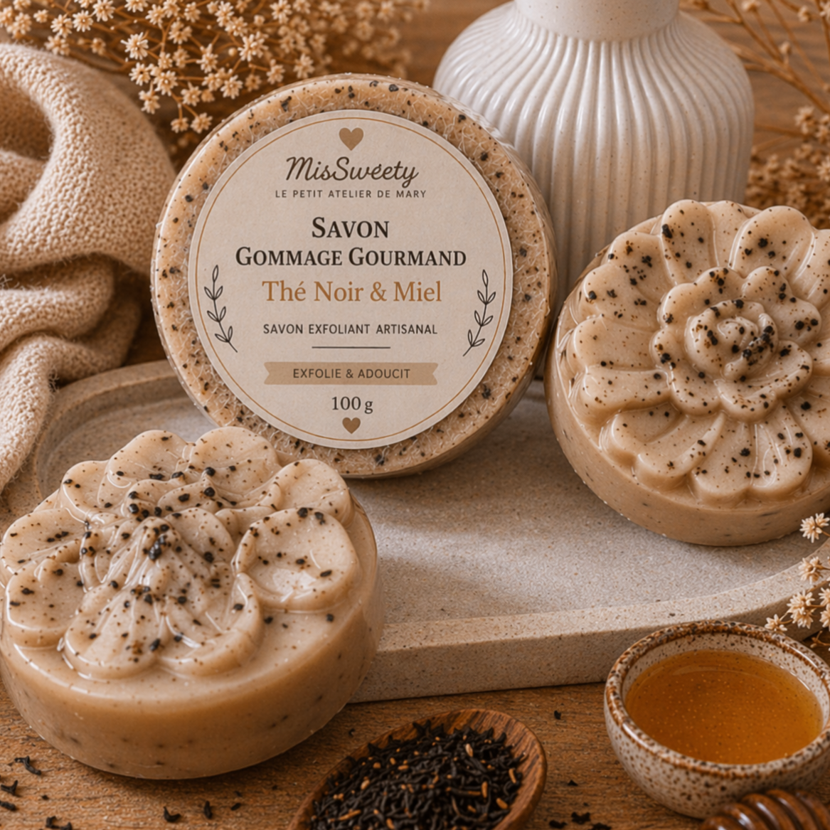 DOUCEUR Miel & Thé Noir Savon artisanal – Exfoliant Doux & Éclat