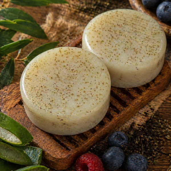 Savon Artisanal Éclat Fruité Aloe Vera, Feuilles de Thé & Fruits des Bois