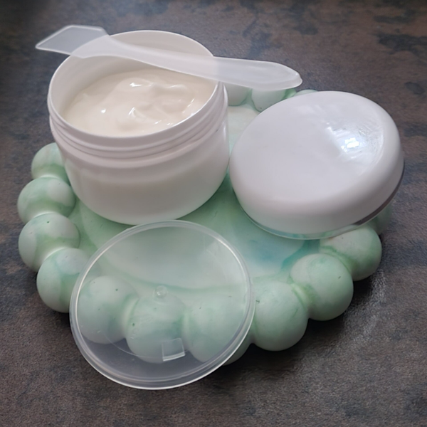 🌟 Crème Illuminatrice Nacrée – Pot 50 g "Perle de Rose – Crème Illuminatrice Naturelle" ✨